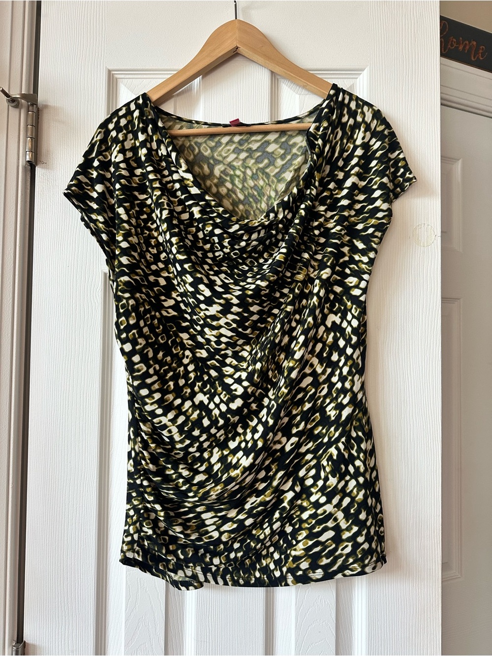 Women’s Vince Camuto black & white abstract pattern blouse